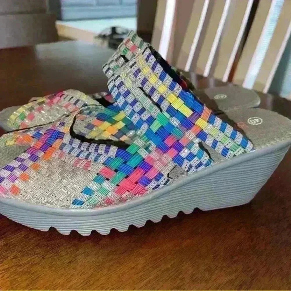 Bernie Mev Womens Wedge Sandals Peep Toe Woven Platform Multicolor Size 40 - Picture 2 of 3
